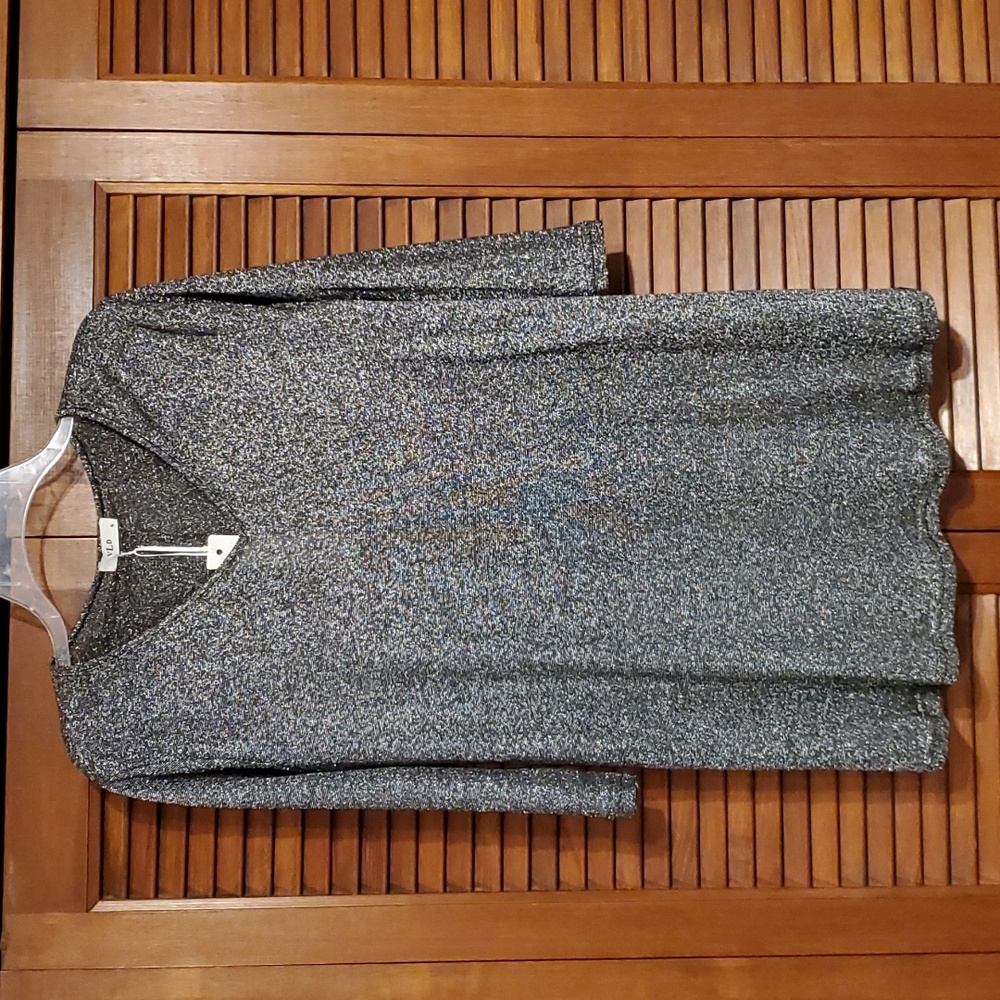 NWT  VLD shimmery shirt